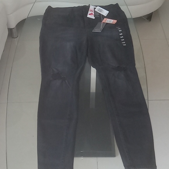 Bombshell Torrid LYCRA pants - Picture 5 of 8